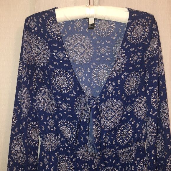 Forever 21 L Long Sleeve Paisley Navy White Romper - Picture 3 of 9